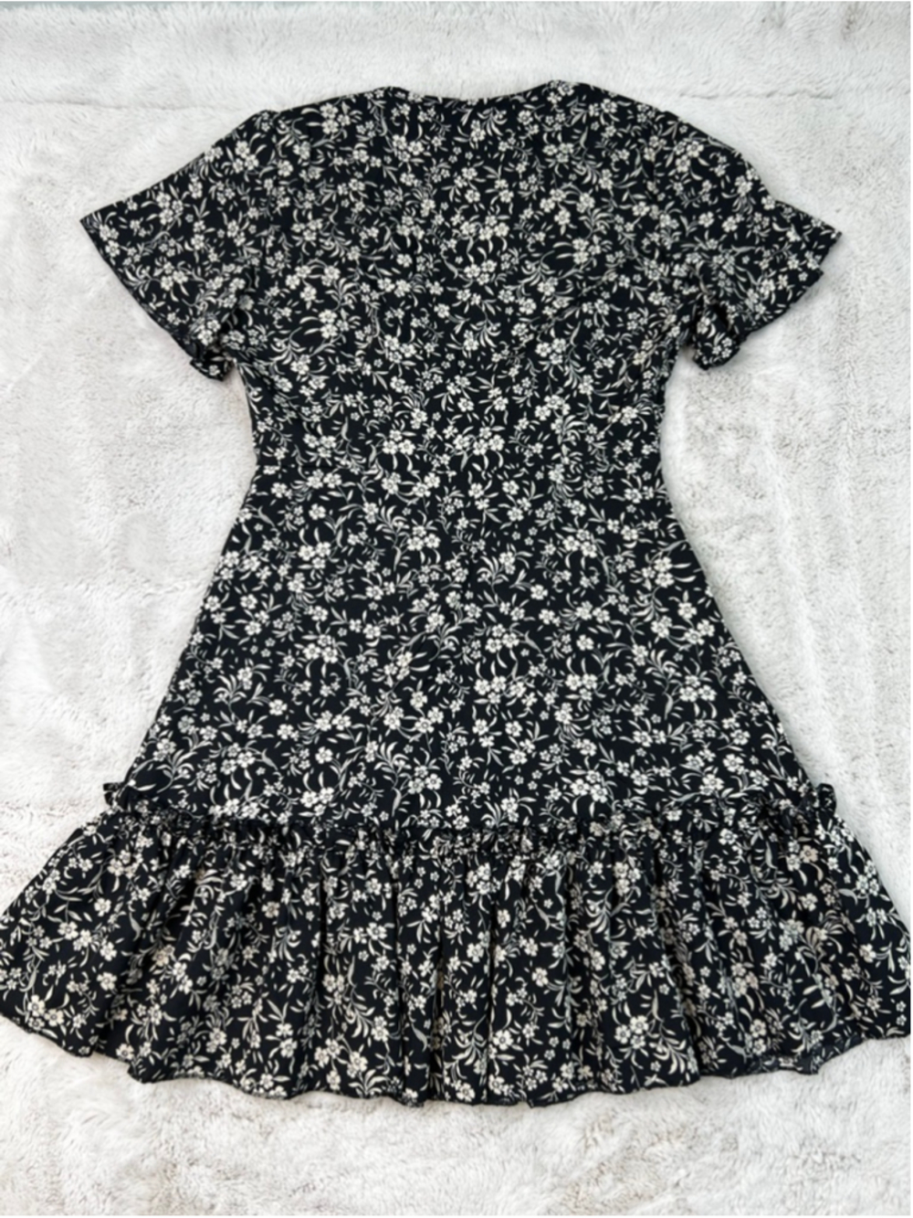 SHEIN Black White Floral Mini Dress Size Small Vneck Ruffle Fit & Flare A-Line